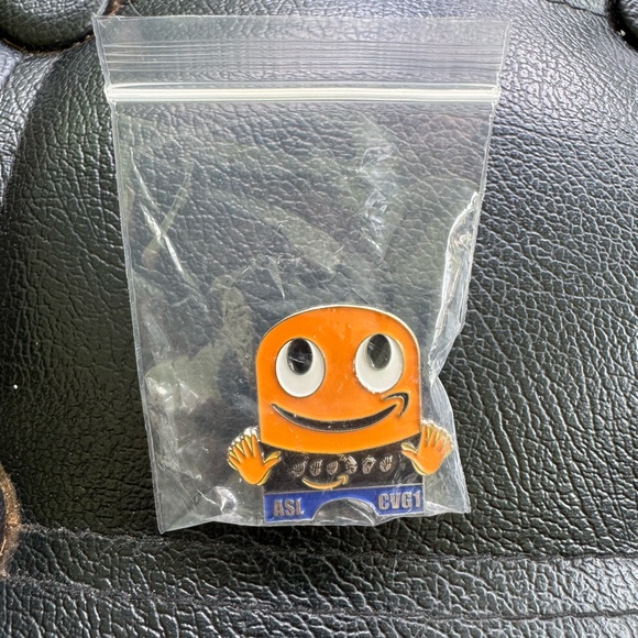 Amazon Peccy Pin - Sign Language - Picture 3 of 3